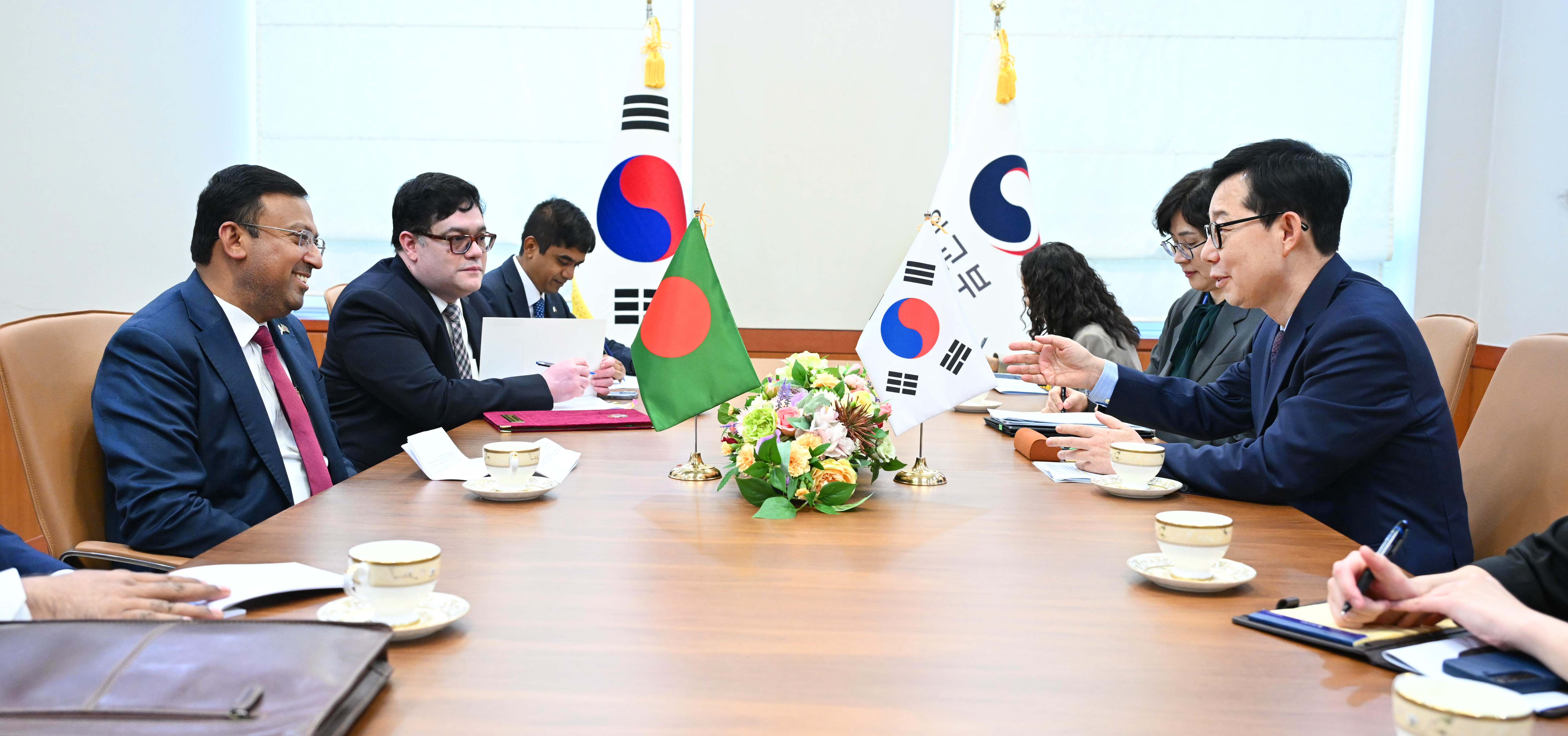 박윤주 외교부 제1차관, 방글라데시 외교 제1국무장관 면담