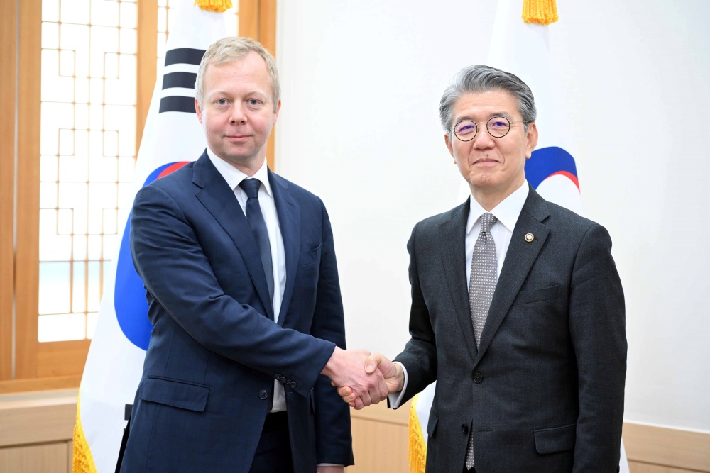 Vice Minister of Foreign Affairs Kim Hong Kyun Meets with EU Special Representative for Middle East Peace Process Sven Koopmans (April 1)