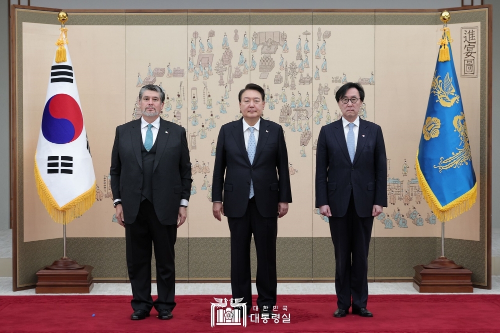 Ambassadors-Designate to ROK Present Credentials to President