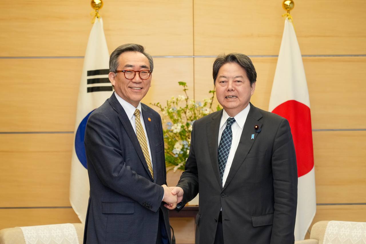 Foreign Minister Cho Tae-yul Meets with Japanese Chief Cabinet Secretary Hayashi Yoshimasa (Mar. 21)