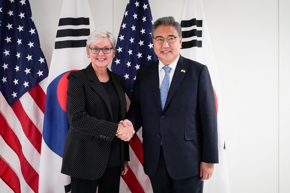 Minister of Foreign Affairs Meets with U.S. Secretary of Energy