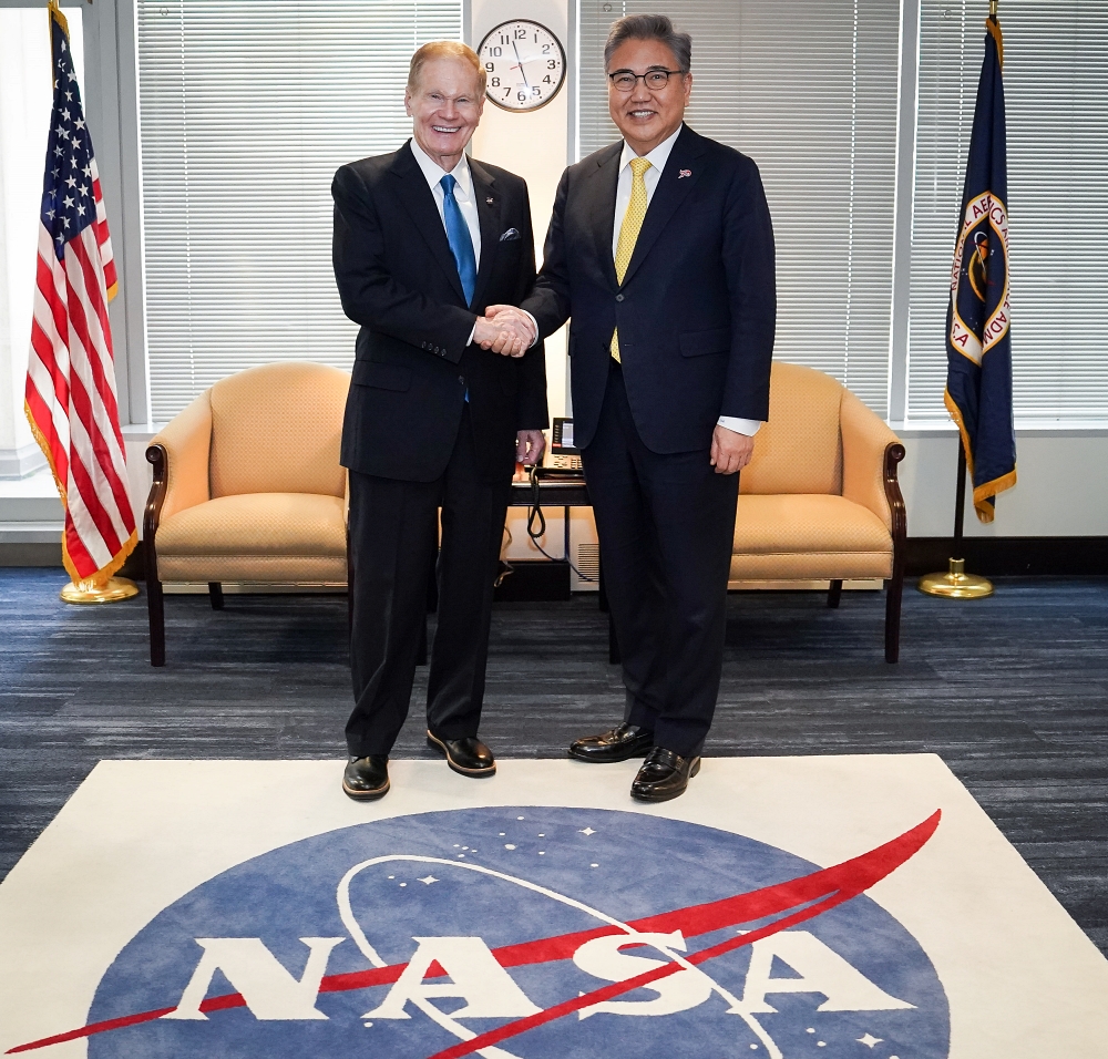 빌 넬슨 미국 항공우주청(NASA) 청장과 한미 우주동맹 발전 방안 협의