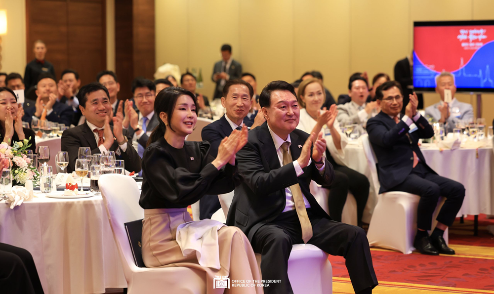 President Yoon hosts event in Poland for Korean expats