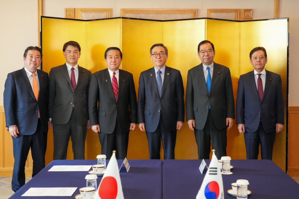 Foreign Minister Cho Tae-yul Meets with Leading Japanese Political Figures on Occasion of Korea-Japan-China Trilateral Foreign Ministers’ Meeting