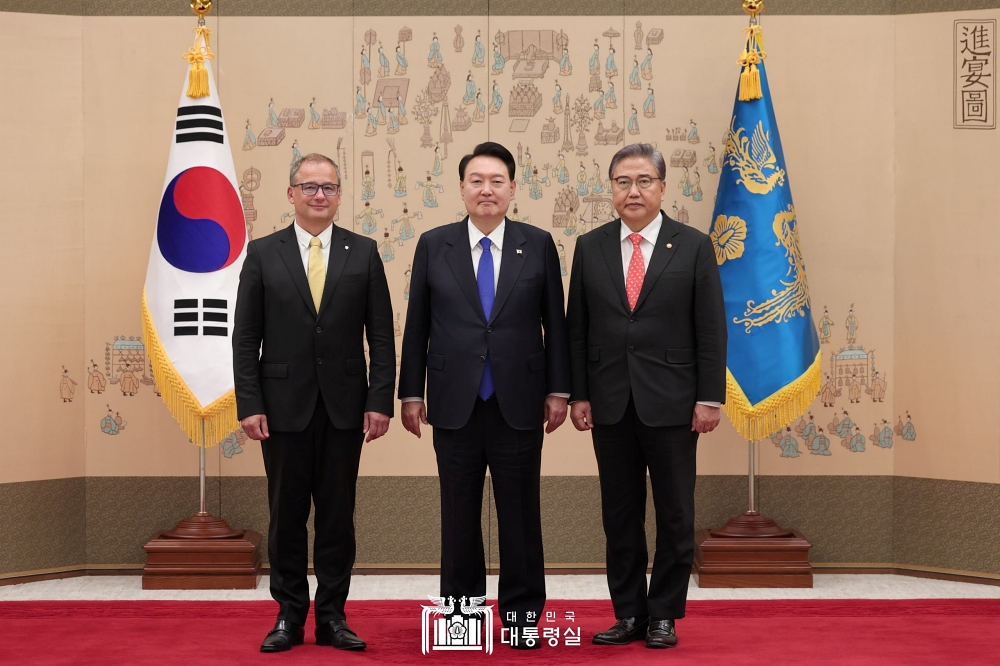 Ambassadors-Designate to ROK Present Credentials to President