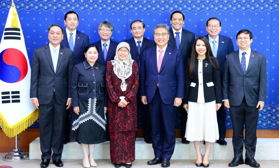 Minister of Foreign Affairs Park Jin Holds Meeting With ASEAN Committee in Seoul