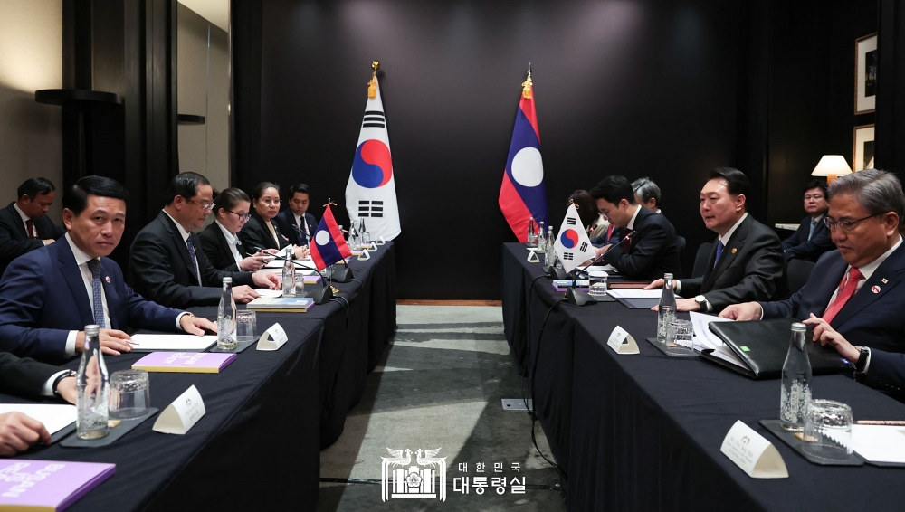 윤석열 대통령, 라오스 총리와 첫 양자 회담 개최
