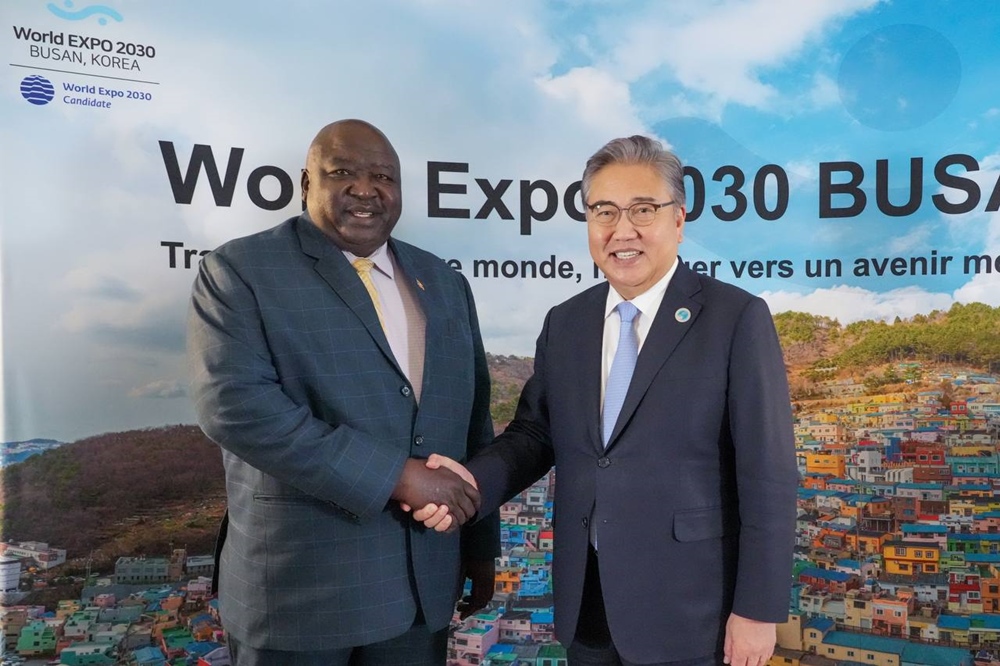 Foreign Minister Park Jin Meets with Top African Officials at the Paris Peace Forum