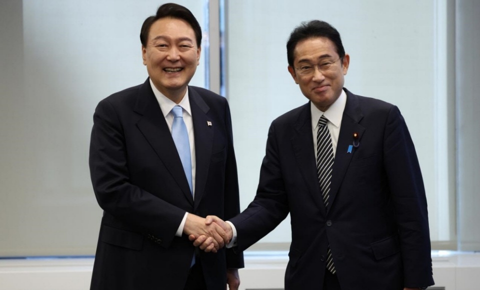 President Yoon hosts 30-minute talks with Japan PM in NY
