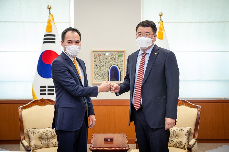 Vice Minister of Foreign Affairs Choi Jong Kun Meets with Vice Foreign Minister of Mongolia