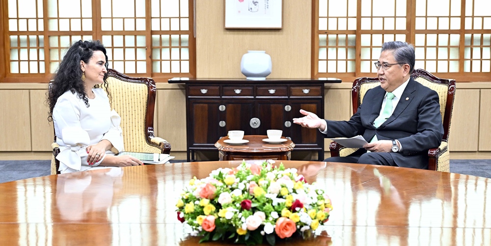 Minister of Foreign Affairs Meets with Executive Director of Green Climate Fund