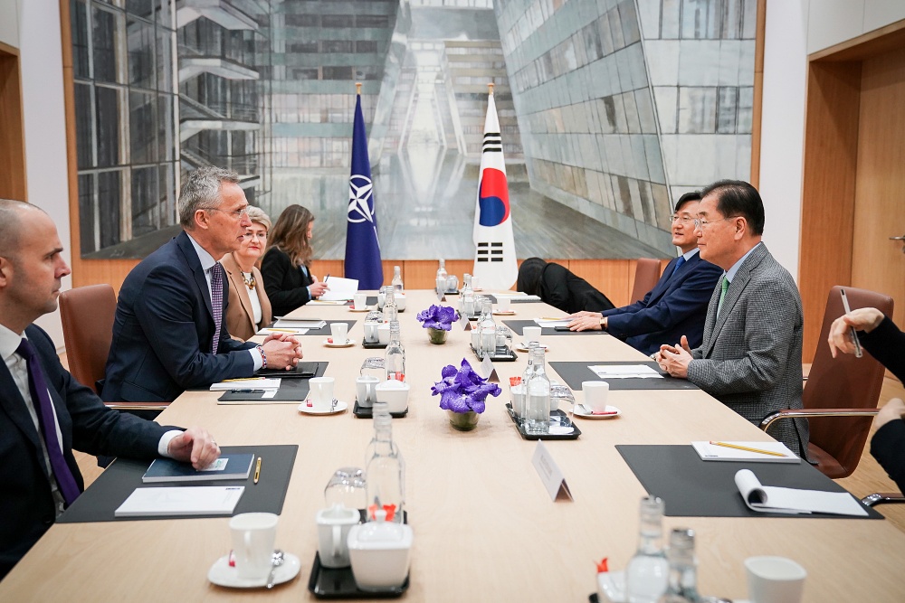 정의용 외교장관, 북대서양조약기구(NATO) 사무총장 면담(4.7) 