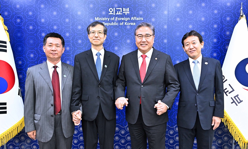 Minister of Foreign Affairs Park Jin Meets with 7th Consultative Board of Trilateral Cooperation Secretariat (TCS)