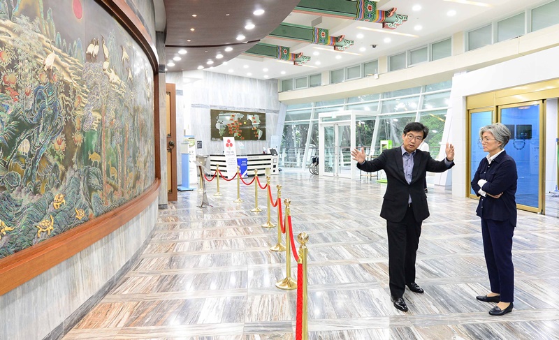 Minister of Foreign Affairs Visits Busan for On-site Review of Preparations for 2019 ASEAN-Republic of KOREA Commemorative Summit 