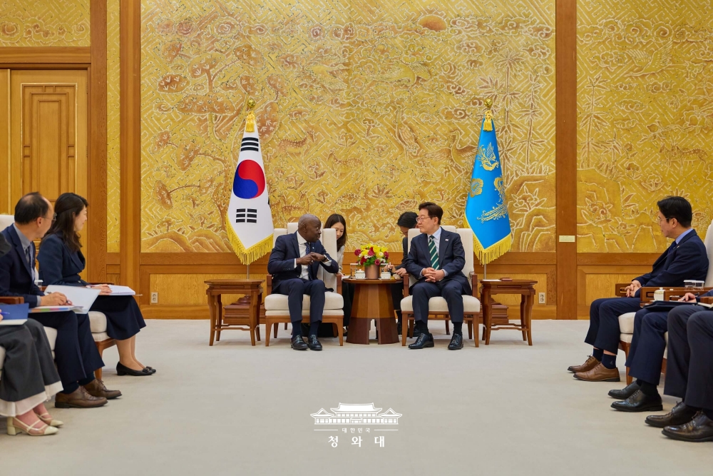 이재명 대통령, 질베르 웅보 국제노동기구(ILO) 사무총장 접견
