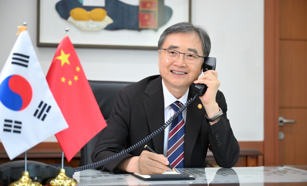 조현 장관, 한중 외교장관 통화