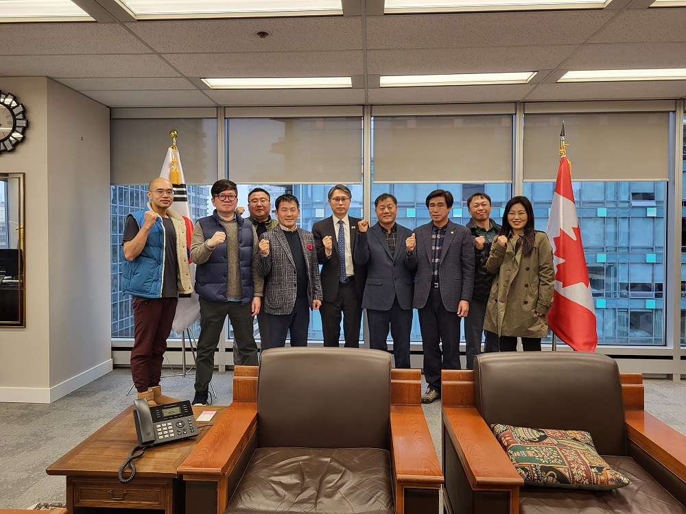 Consul General Jongho Kyun meets with Delegation from Sangju City