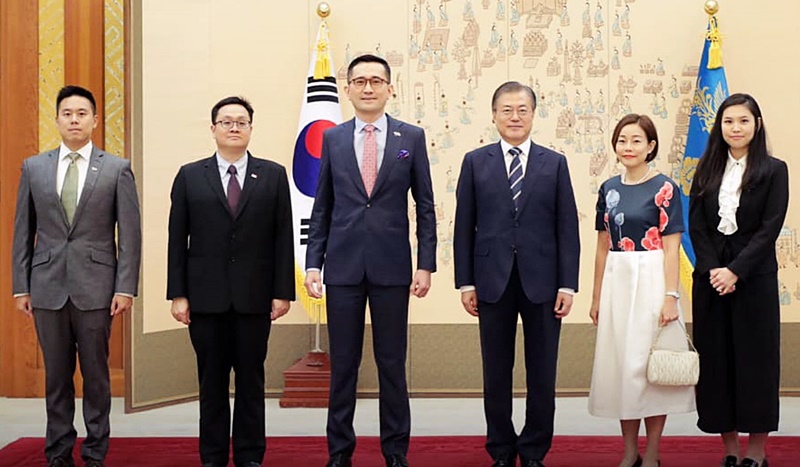 신임 주한대사 신임장 제정 