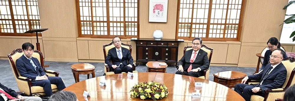 Minister of Foreign Affairs Park Jin Meets with Korea-Japan-China Trilateral Senior Officials’ Meeting (SOM) Leaders